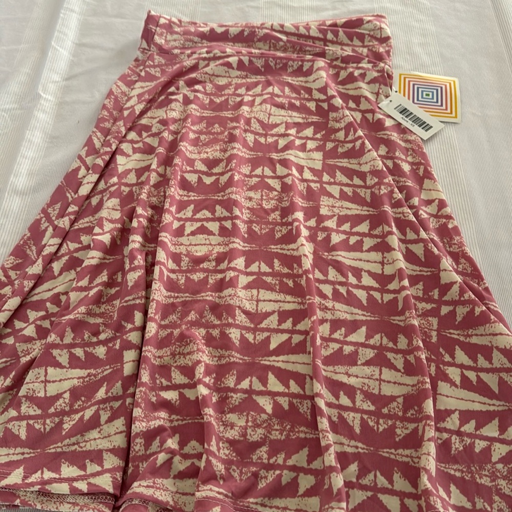 🍁 Lularoe “Azure” skirt pink/ivory geometric muted pattern